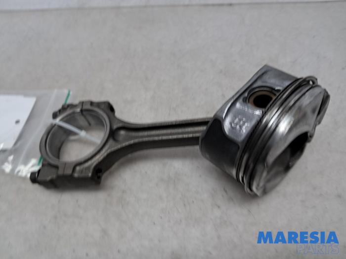 Usagé Bielle Alfa Romeo Brera (939) 2.2 JTS 16V Prix € 131,25 Règlement à la marge proposé par Maresia Parts