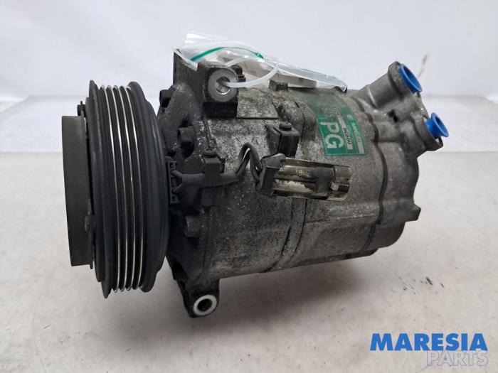 Usagé Compresseur de clim Opel Zafira (F75) 2.2 16V Prix € 75,00 Règlement à la marge proposé par Maresia Parts