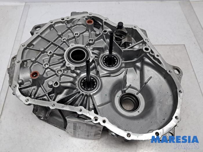 Usagé Cache boite de vitesses Renault Captur I (2R) 1.2 TCE 16V EDC Prix € 100,00 Règlement à la marge proposé par Maresia Parts