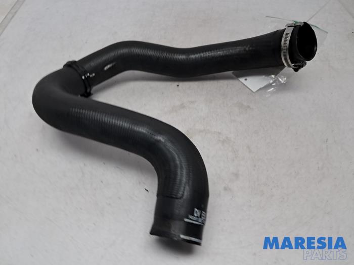 Usagé Tuyau intercooler Peugeot 5008 II (M4/MC/MJ/MR) 1.2 12V e-THP PureTech 130 Prix € 35,00 Règlement à la marge proposé par Maresia Parts