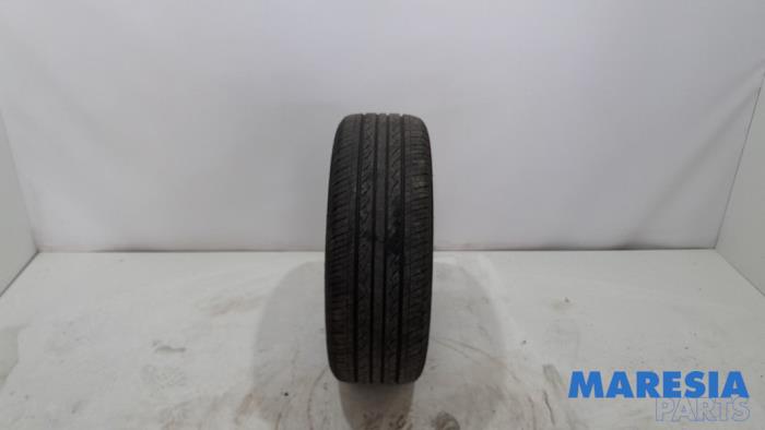 Używane Opona Peugeot 307 CC (3B) 2.0 16V Cena € 25,00 Procedura marży oferowane przez Maresia Parts