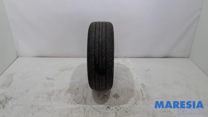 Używane Opona Peugeot 307 CC (3B) 2.0 16V Cena € 25,00 Procedura marży oferowane przez Maresia Parts