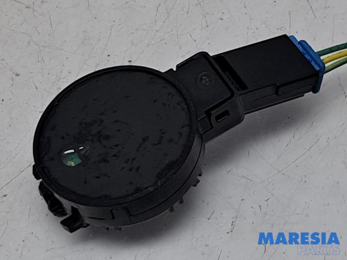 Begagnade Regnsensor Citroen Jumpy 2.0 Blue HDI 180 Pris € 27,23 Inklusive moms erbjuds av Maresia Parts