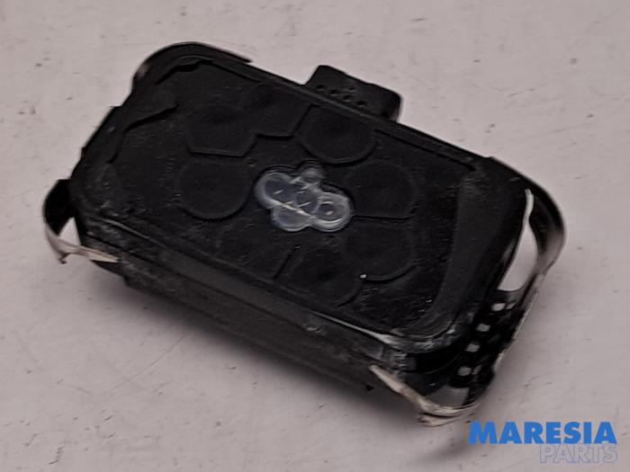 Begagnade Regnsensor Peugeot 307 CC (3B) 2.0 16V Pris € 35,00 Marginaltabell erbjuds av Maresia Parts