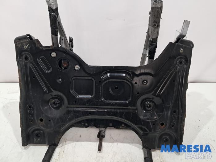 Usagé Faux châssis Opel Vivaro 2.0 CDTI 122 Prix € 181,44 Prix TTC proposé par Maresia Parts