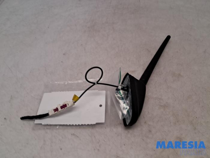 Używane Antena Peugeot Partner (EA//EF/EN/EU) 1.5 BlueHDi 75 Cena € 30,24 Z VAT oferowane przez Maresia Parts