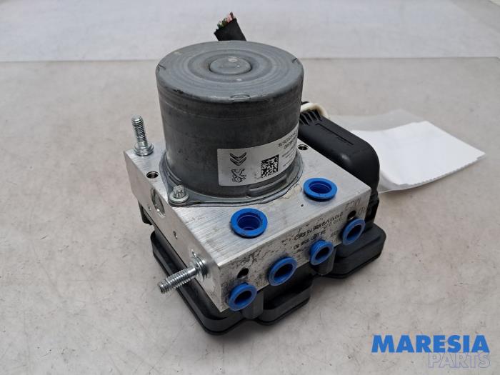 Begagnade ABS-pump Opel Combo Cargo 1.5 CDTI 100 Pris € 241,94 Inklusive moms erbjuds av Maresia Parts