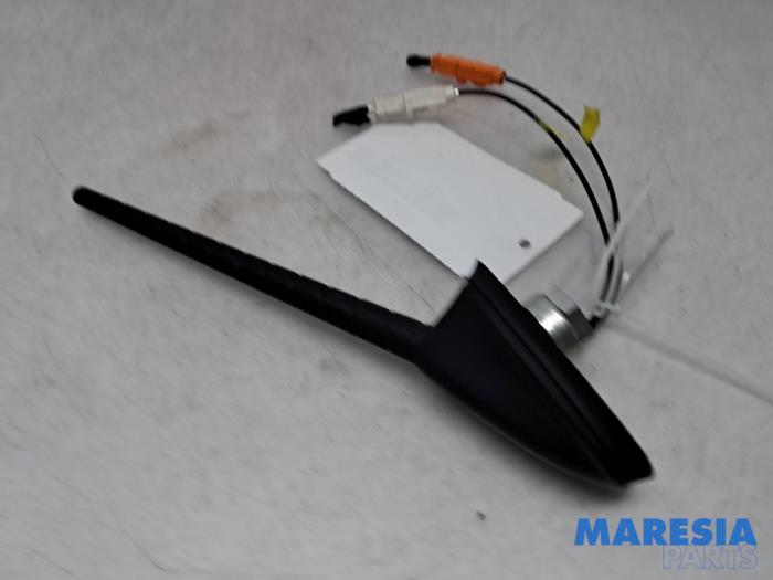 Używane Antena Opel Combo Cargo 1.5 CDTI 100 Cena € 30,24 Z VAT oferowane przez Maresia Parts