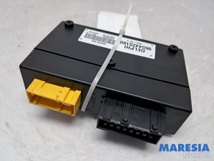 Used Convertible computer Peugeot 307 CC (3B) 2.0 16V Price € 105,00 Margin scheme offered by Maresia Parts