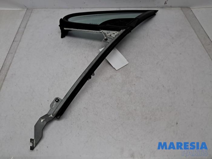 Usados Ventanilla triangular izquierda delante Peugeot 307 CC (3B) 2.0 16V Precio € 45,00 Norma de margen ofrecido por Maresia Parts