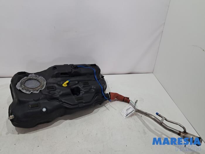 Begagnade Tank Alfa Romeo Tonale 1.5 T Hybrid Pris € 350,00 Marginaltabell erbjuds av Maresia Parts