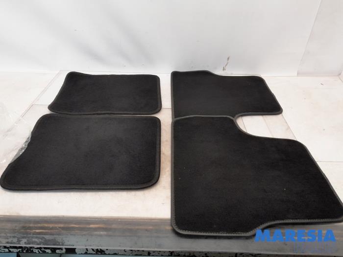 Gebrauchte Matten Set Citroen DS3 (SA) 1.6 16V VTS THP 155 Preis € 75,00 Margenregelung angeboten von Maresia Parts