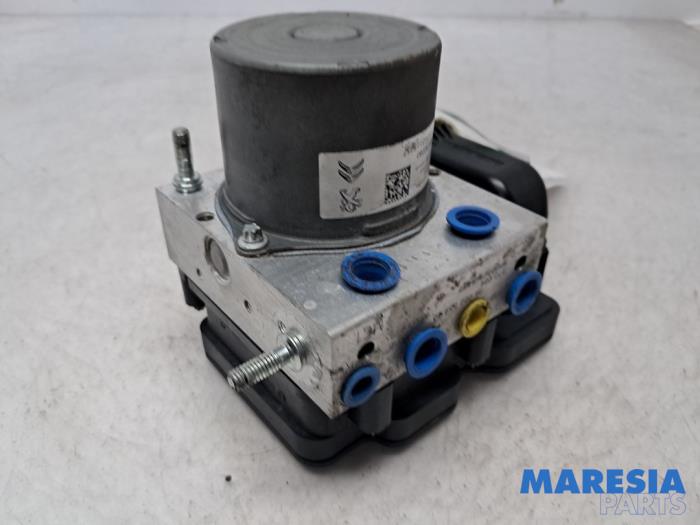 Begagnade ABS-pump Opel Vivaro 2.0 CDTI 122 Pris € 235,95 Inklusive moms erbjuds av Maresia Parts