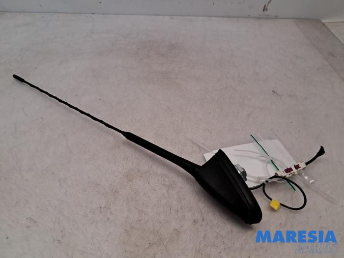 Używane Antena Opel Vivaro 2.0 CDTI 122 Cena € 30,24 Z VAT oferowane przez Maresia Parts
