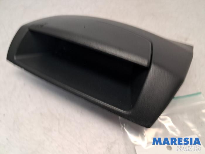 Begagnade Innerdisplay Citroen Berlingo Cinqspace, Multispace 1.6i Pris € 50,00 Marginaltabell erbjuds av Maresia Parts