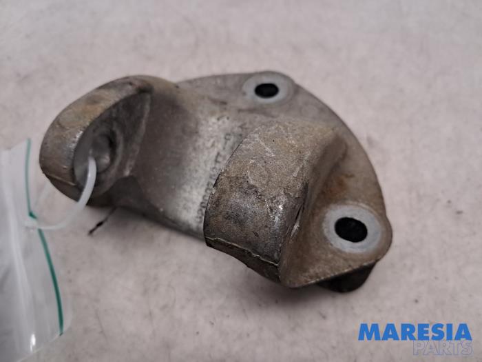 Used Engine mount Renault Master III (MA/MB/MC/MD/MH/MF/MG/MH) 2.3 dCi 135 16V FWD Price € 29,65 Inclusive VAT offered by Maresia Parts