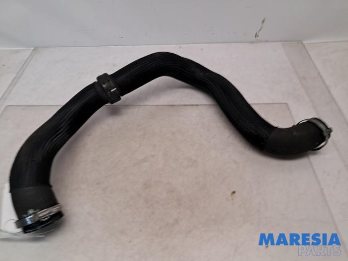Gebrauchte Intercooler Schlauch Opel Vivaro 2.0 CDTI 122 Preis € 35,45 Mit Mehrwertsteuer angeboten von Maresia Parts