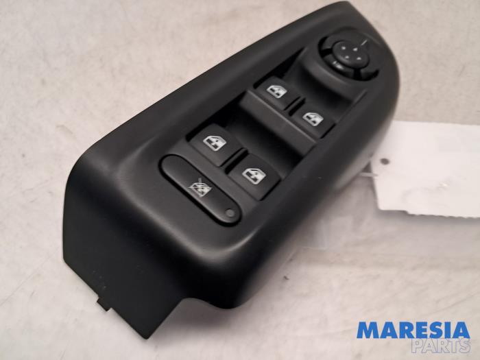 Usados Interruptor combinado de ventanillas Alfa Romeo Tonale 1.5 T Hybrid Precio € 124,99 Norma de margen ofrecido por Maresia Parts