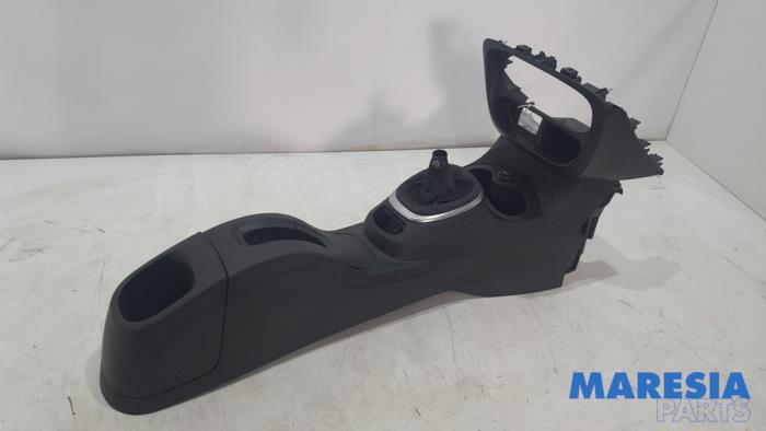 Usagé Console centrale Fiat 500L (199) 0.9 TwinAir Turbo 105 Prix € 89,99 Règlement à la marge proposé par Maresia Parts