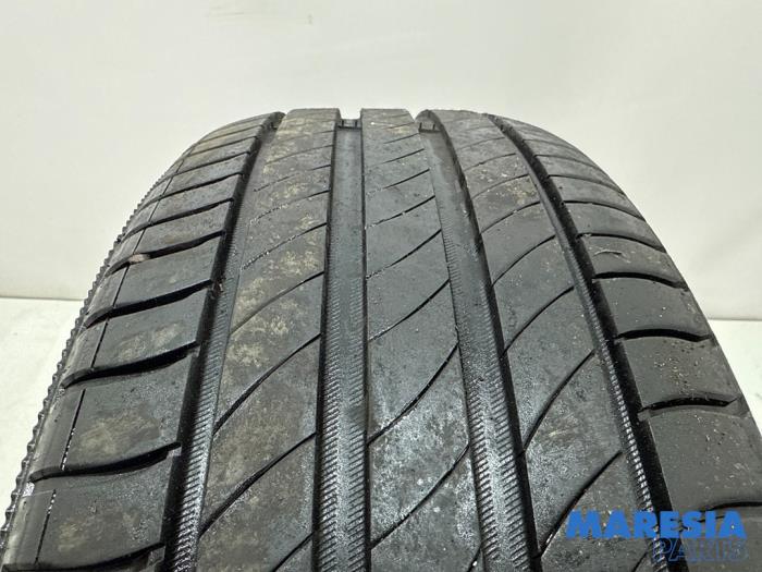 Używane Opona Citroen C5 III Berline (RD) 2.0 16V Cena € 30,00 Procedura marży oferowane przez Maresia Parts