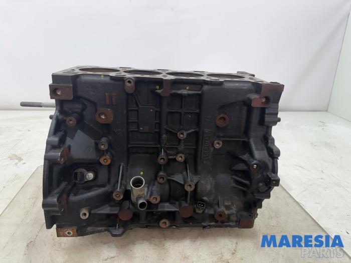Used Engine crankcase Renault Master III (MA/MB/MC/MD/MH/MF/MG/MH) 2.3 dCi 135 16V FWD Price € 605,00 Inclusive VAT offered by Maresia Parts