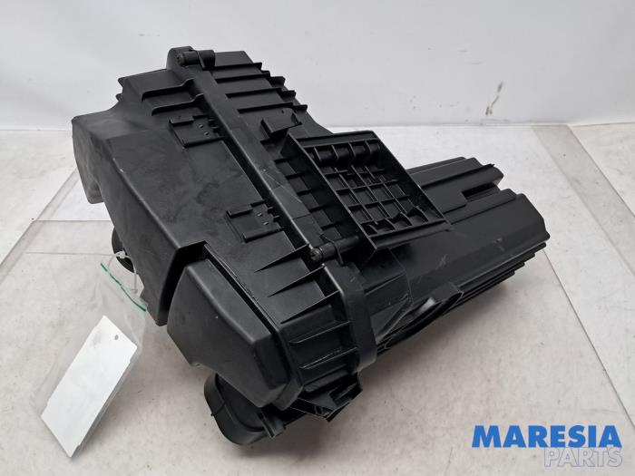 Begagnade Luftfilterhus Citroen C5 III Berline (RD) 2.0 16V Pris € 40,00 Marginaltabell erbjuds av Maresia Parts