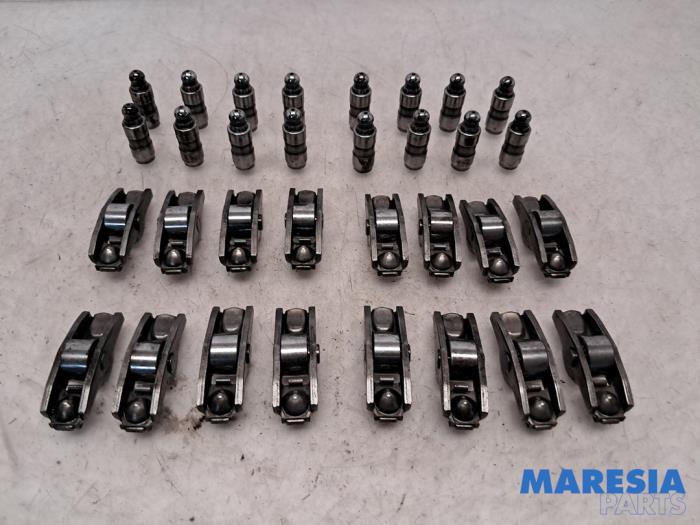 Usagé Culbuteur Renault Master III (MA/MB/MC/MD/MH/MF/MG/MH) 2.3 dCi 135 16V FWD Prix € 96,80 Prix TTC proposé par Maresia Parts