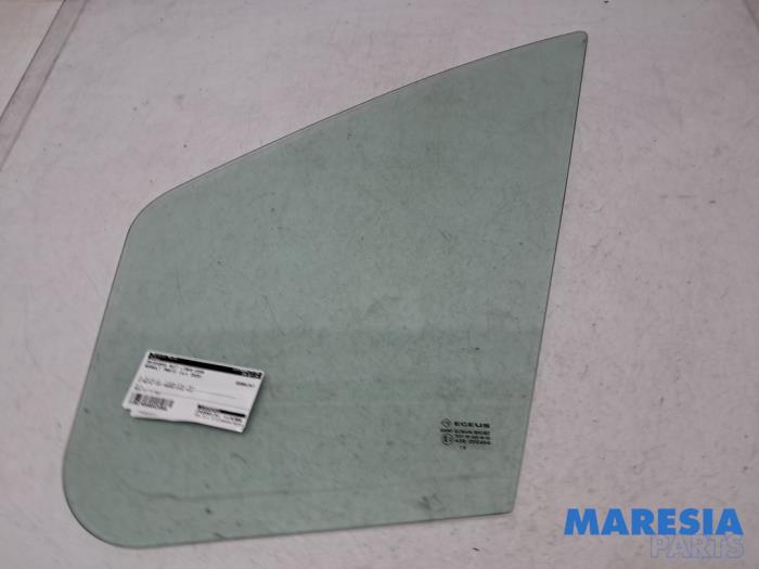 Usados Ventanilla triangular izquierda delante Renault Trafic (1FL/2FL/3FL/4FL) 2.0 dCi 16V 145 Precio € 90,75 IVA incluido ofrecido por Maresia Parts