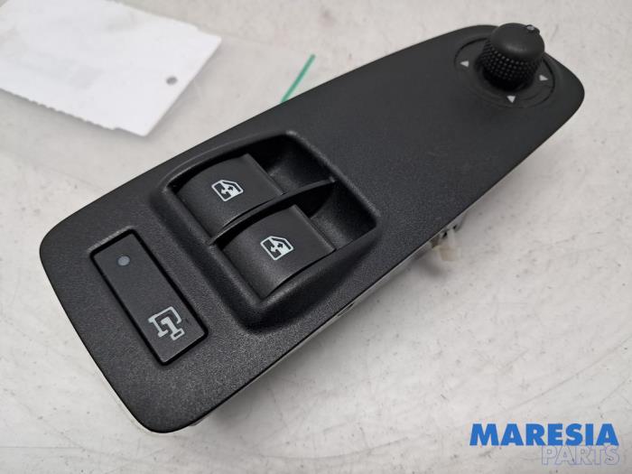 Usados Interruptor combinado de ventanillas Citroen Jumper (U9) 2.2 HDi 130 Precio € 84,70 IVA incluido ofrecido por Maresia Parts