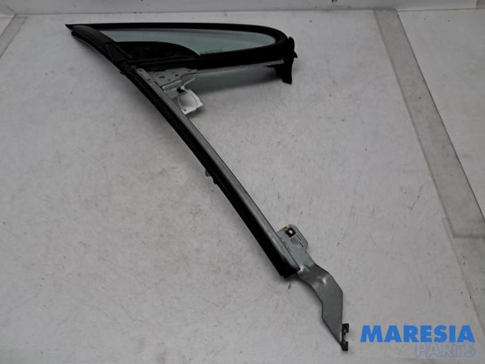 Usados Ventanilla triangular derecha delante Peugeot 307 CC (3B) 2.0 16V Precio € 45,00 Norma de margen ofrecido por Maresia Parts