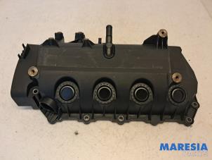 Ventildeckel van een Renault Kangoo (KC) 1.2 16V 2005