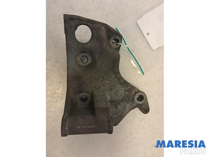 Gebrauchte Dynamostütze oben Renault Kangoo (KC) 1.2 16V Preis € 25,00 Margenregelung angeboten von Maresia Parts