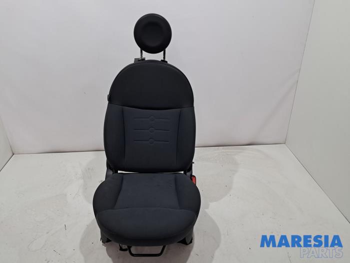 Używane Fotel prawy Fiat 500 (312) 1.2 Cena € 99,00 Procedura marży oferowane przez Maresia Parts