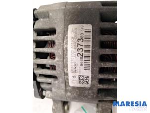 Dynamo van een Peugeot 208 I (CA/CC/CK/CL) 1.0 Vti 12V PureTech 2013