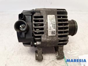 Dynamo van een Peugeot 208 I (CA/CC/CK/CL) 1.0 Vti 12V PureTech 2013