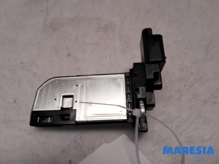 Gebrauchte Luftmassenmesser Opel Combo Cargo 1.5 CDTI 100 Preis € 22,99 Mit Mehrwertsteuer angeboten von Maresia Parts