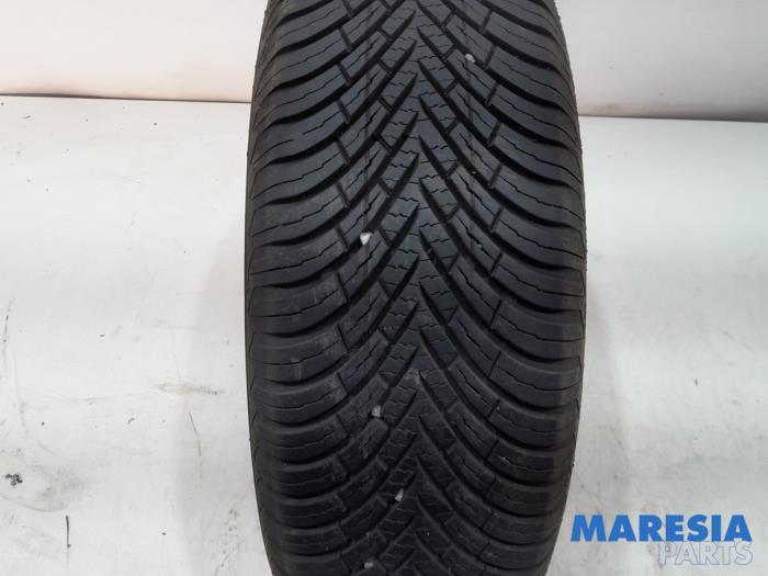 Begagnade Däck Peugeot 208 I (CA/CC/CK/CL) 1.0 Vti 12V PureTech Pris € 25,00 Marginaltabell erbjuds av Maresia Parts