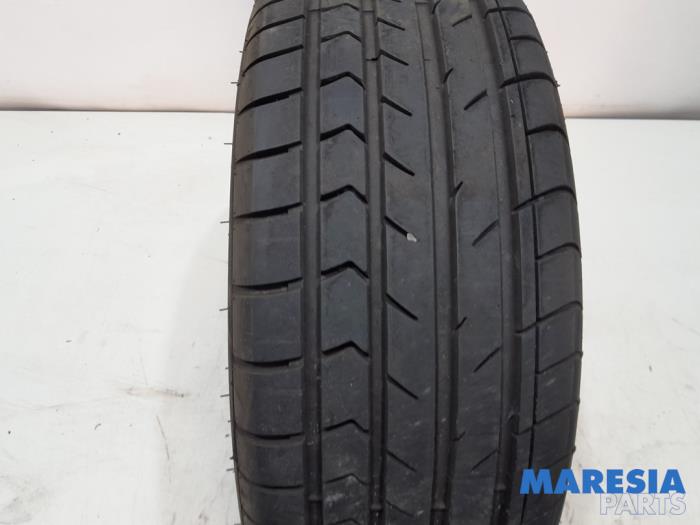 Używane Opona Fiat 500 (312) 1.4 16V Cena € 25,00 Procedura marży oferowane przez Maresia Parts