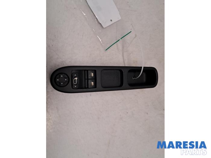 Używane Przelacznik combi okienny Peugeot 207/207+ (WA/WC/WM) 1.6 16V Cena € 100,00 Procedura marży oferowane przez Maresia Parts
