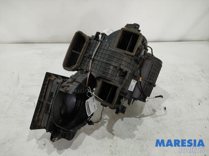 Usagé Bloc chauffage Opel Movano 2.3 CDTi 16V RWD Prix € 242,00 Prix TTC proposé par Maresia Parts