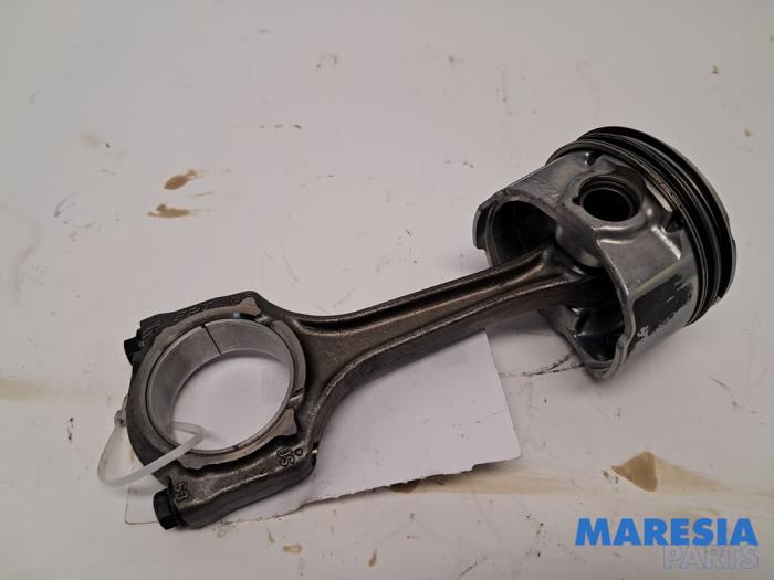 Usagé Bielle Alfa Romeo Giulietta (940) 1.4 TB 16V MultiAir Prix € 45,00 Règlement à la marge proposé par Maresia Parts