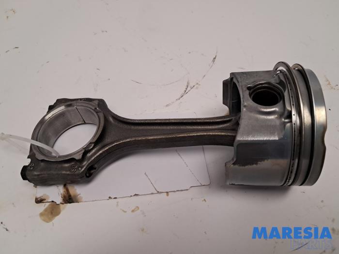 Usagé Bielle Alfa Romeo Giulietta (940) 1.4 TB 16V MultiAir Prix € 45,00 Règlement à la marge proposé par Maresia Parts
