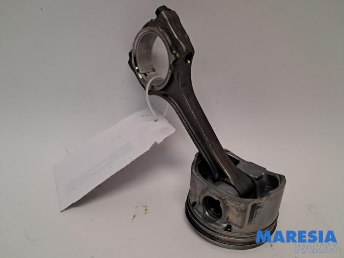 Usagé Bielle Alfa Romeo Giulietta (940) 1.4 TB 16V MultiAir Prix € 45,00 Règlement à la marge proposé par Maresia Parts
