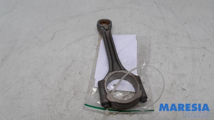 Usagé Bielle Peugeot 308 SW (L4/L9/LC/LJ/LR) 1.2 12V e-THP PureTech 110 Prix € 49,99 Règlement à la marge proposé par Maresia Parts
