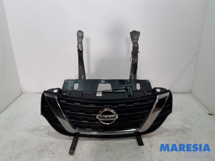 Używane Grill Nissan NV 300 1.6 dCi 95 Cena € 181,50 Z VAT oferowane przez Maresia Parts