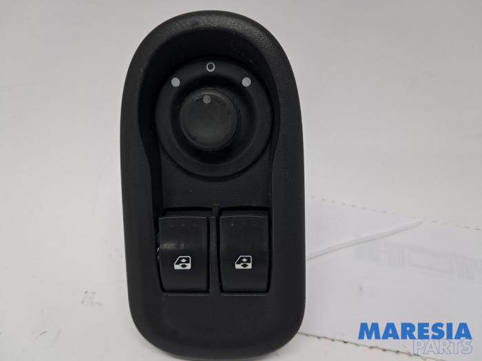 Usados Interruptor combinado de ventanillas Opel Movano 2.3 CDTi 16V RWD Precio € 30,24 IVA incluido ofrecido por Maresia Parts