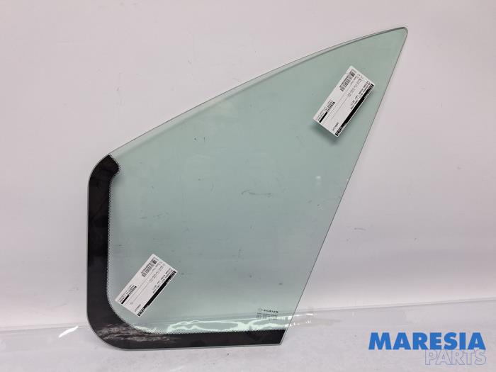 Usados Ventanilla triangular izquierda delante Nissan NV 300 1.6 dCi 95 Precio € 51,43 IVA incluido ofrecido por Maresia Parts