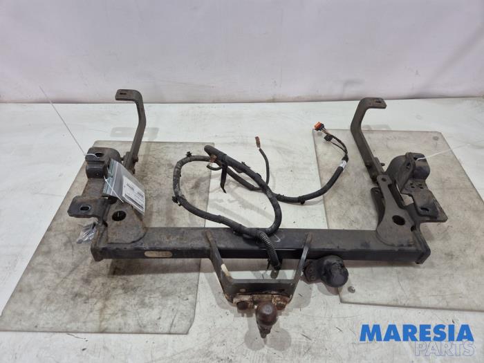 Begagnade Dragkrok Renault Master III (MA/MB/MC/MD/MH/MF/MG/MH) 2.3 dCi 16V Pris € 211,74 Inklusive moms erbjuds av Maresia Parts