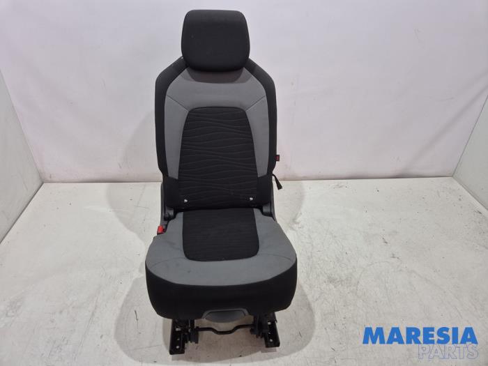 Używane Fotel tylny Citroen C4 Picasso (3D/3E) 1.6 16V THP 155 Cena € 105,00 Procedura marży oferowane przez Maresia Parts