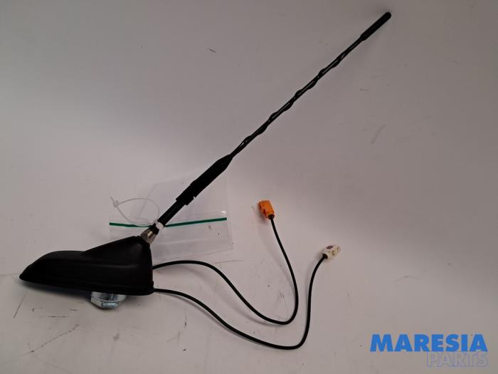 Używane Antena Opel Corsa F (UB/UH/UP) 1.2 Turbo 12V 130 Cena € 14,99 Procedura marży oferowane przez Maresia Parts